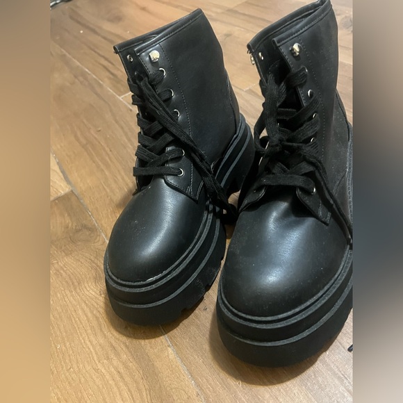 London Rebel wide fit chunky platform hiker boots in black, size 7 - Picture 2 of 6